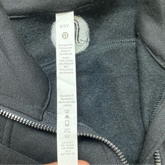 Lululemon Kids Black Half-Zip Pullover Size 5-6Y With Thumb Holes - Picture 6 of 13